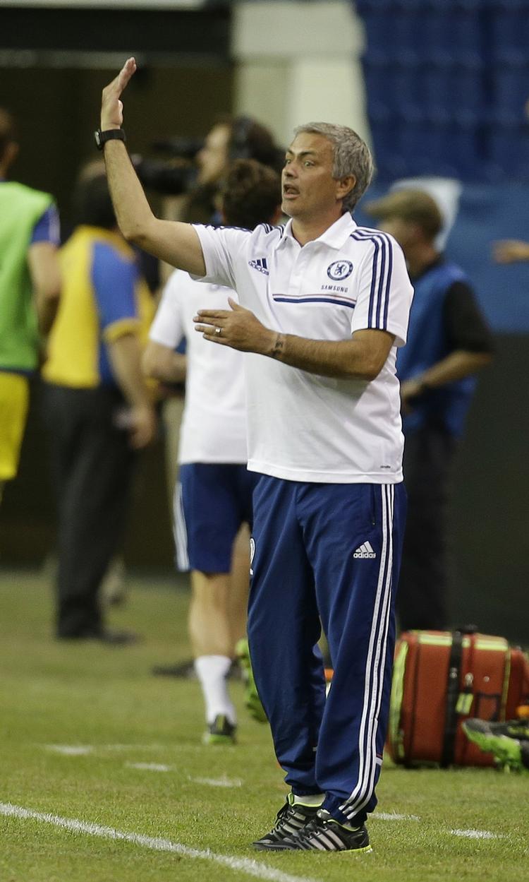 gensyn. Chelsea-træner Jose Mourinho dirigerer sine tropper under kampen mod Inter. 