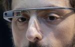 BRILLER. Sergey Brin startede med sin studiekammerat søgemaskinen Google. Her har han et par af virksomhedens briller på, der kan fotografere og gå på nettet. 