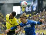 nationalitet. Jannik Vestergaard (th) i en hovedstødsduel med Dortmunds stjerneangriber, Robert Lewandowski. 