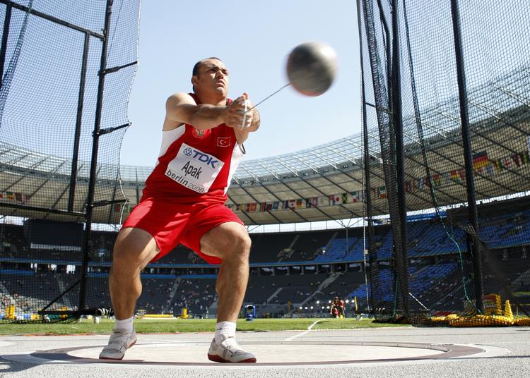 afsløret. Tyrkiets hammerkaster, Esref Apak, som vandt sølv ved OL i 2004 er blandt de karantæneramte dopingsyndere. 