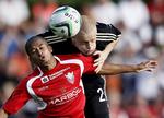 Dule. FC Vestsjællands Thiago Pinto Borges og AaBs Rasmus Thelander. 