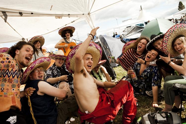 lystdrevet. Festivaler er blevet stedet, hvor pligt bliver til lyst og en kulturhedonisme stortrives. 