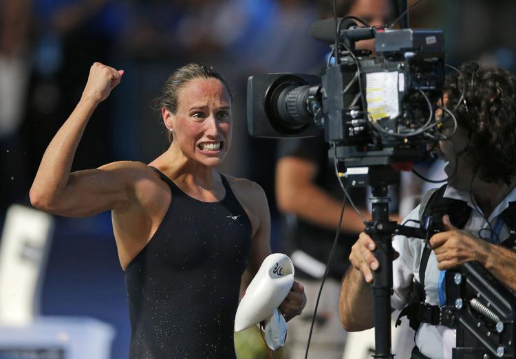 Paradoks. Rikke Møller Pedersen satte verdensrekord i semifinalen i 200 meter bryst, men måtte nøjes med sølv i finalen. 