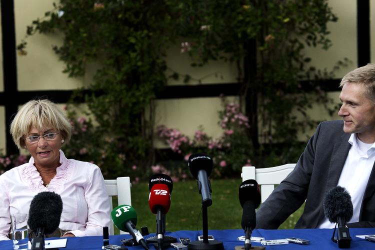 FORMANDSSKIFT. Under Dansk Folkepartis sommergruppemøde i 2012, annoncerede partiet et formandsskifte fra Pia Kjærsgaard til Kristian Thuelsen Dahl. 