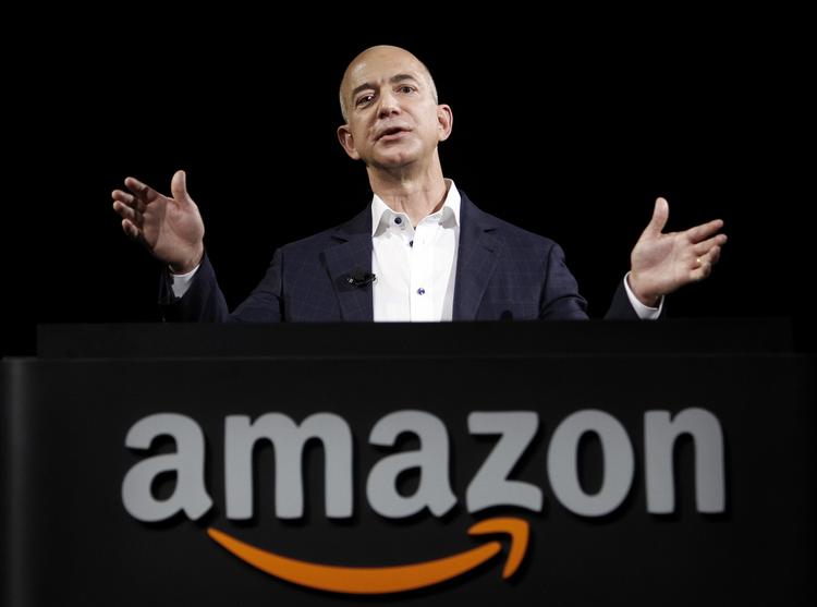NETSALG. Amazon har gjort stifteren Jeff Bezos hovedrig. Nu vil hans virksomhed udvide sortimentet til også at rumme originale kunstværker. 