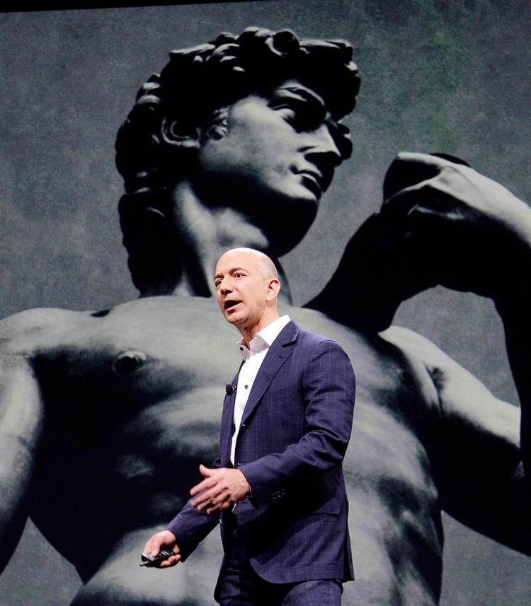 hård. Med erfaringerne fra Amazon mener flere analytikere, at Jeff Bezos godt kunne blive manden, der kan redde avisen Washington Post. 