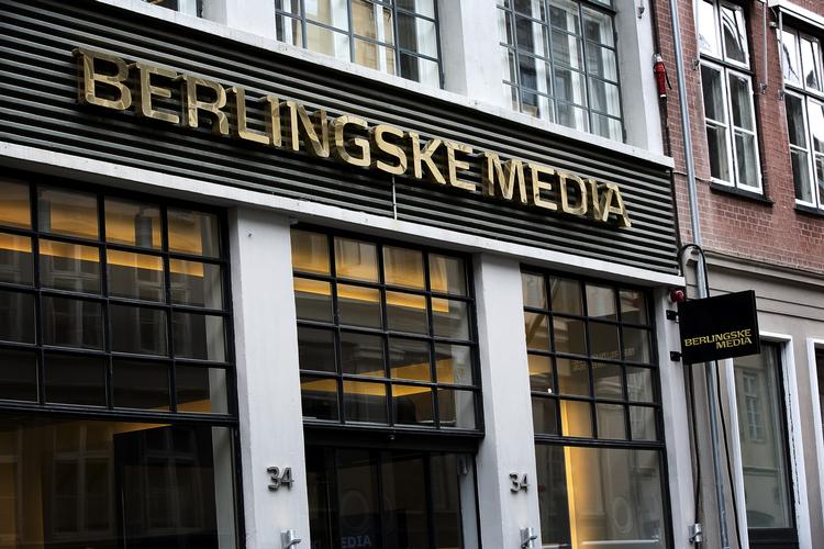 Medier. Berlingske Media frasælger ugeaviser. 