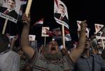 DEMONTRATIONER. Et stort antal tilhængere af Egyptens afsatte præsident Mohamed Morsi demonstrerer nat og dag mod militærets kup. 
