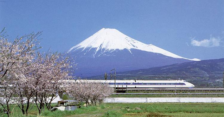 UDSIGT. På turen fra Tokyo til Osaka kommer toget forbi Japans hellige bjerg Mount Fuji. 
