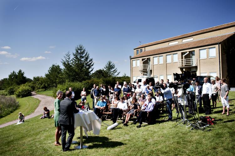 Sommermøder. De politiske sommergruppemøder har udviklet sig til et show, mener eksperter. Her er det pressemøde i det fri efter radikalt sommergruppemøde sidste år. 