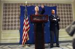 UENIG. Senator John McCain, der tilbage i 2008 var i direkte duel med Barack Obama om præsidentposten i USA, går nu imod USA's officielle holdning til begivenhederne i Egypten. 