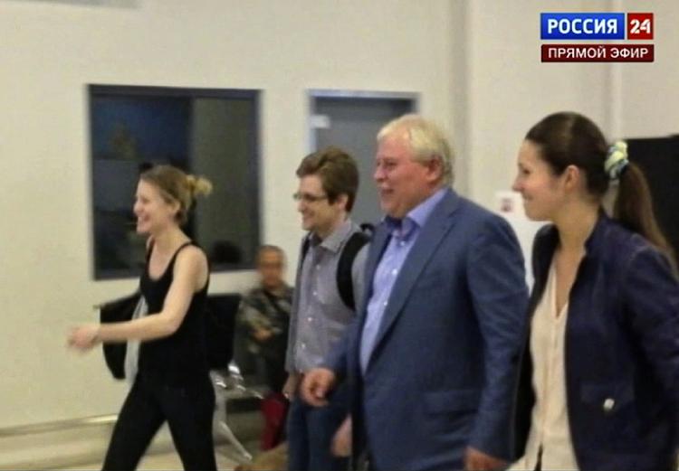 ASYL. Edward Snowden fotograferet, da han den 1. august kunne forlade Moskvas lufthavn efter at være bevilget afsyl af de russiske myndigheder. 