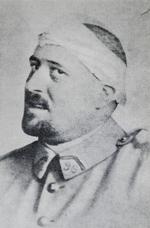 apollinaire. Den franske forfatter ses her på et foto fra 1916 efter under 1. verdenskrig at være blevet såret af en granatsplint, der borede sig ind i tindingen. To år senere døde Apollinaire af den spanske syge. 