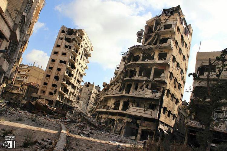 KRIGSSKUEPLADS. Jouret al-Chiyah-kvarteret i Homs er et af de mange områder, der er smadret af bombardementer. 