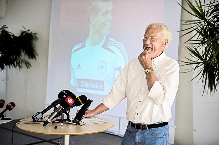 Beskyttende. Morten Olsen er tilfreds med, at fødekæden i dansk fodbold er intakt. 