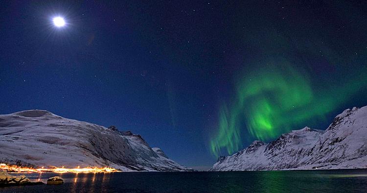 Fænomen. Sådan kan det se ud, når nordlyset pulserer hen over himlen på den nordlige halvkugle. 