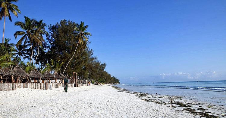 Paradis. Turistøen Zanzibar ligger øst for Tanzanias kyst, og lokker årligt mange besøgende til med øens smukke strande. 