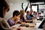 Skolestart. Som forælder kan man nemt være bekymret for sit barns sociale færden. Familievejleder Lola jensen giver fem bud på, hvordan man som forælder kan forholde sig. (arkivfoto) 