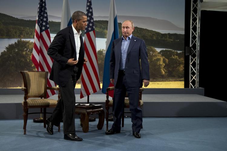 Køligt. Forholdet mellem USA's præsident Barack Obama og Ruslands præsident Vladimir Putin er ikke just hjerteligt, efter Rusland har givet asyl til den spionanklagede Edward Snowden. 