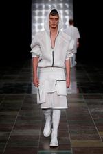 HULLER. Asger Juel Larsens bud på forårs- og sommertøj 2014 var både humoristisk og cool 