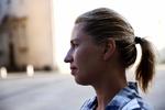 fortsætter. Mette Frederiksen på vej til dagens ministermøde hos Socialdemokraterne. Hun beholder sig post som beskæftigelsesminister og sin plads i regeringens magtfulde økonomiudvalg. 