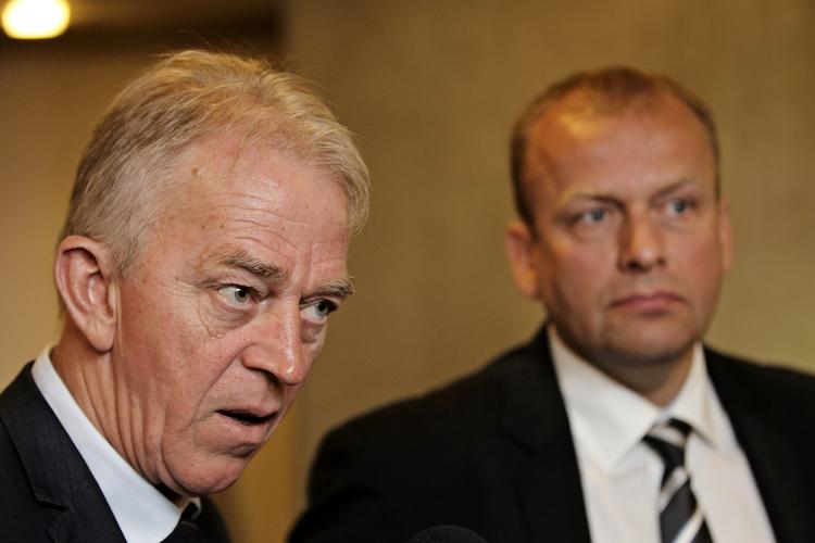 Overraskelse. At Villy Søvndal fortsætter som udenrigsminister er uventet, lyder den politiske vurdering. 