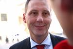 UDSKIFTET. Nick Hækkerup (S) har fået Forsvarsministeriet taget fra sig og skal i stedet over i Udenrigsministeriet og være handels- og europaminister. 