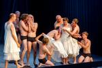 Magtkamp. Mageløs, fysisk Shakespeare indtager Kronborg med lutter mænd til at dyste på scenen. 