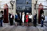 hejhej. Statsminister Helle Thorning-Schmidt præsenterer sine nyudnævnte ministre, efter at de har været på besøg hos kronprins Frederik på Amalienborg. 