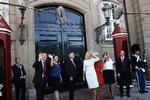 ROKADE. De nye ministre fik lov at hilse på Kronprinsen under audiensen, da dronningen er på ferie. 