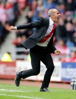 disciplin. Målfejringerne på sidelinjen blev hurtig mål for fotograferne, når Paolo Di Canio jublede over en Sunderland-scoring. 
