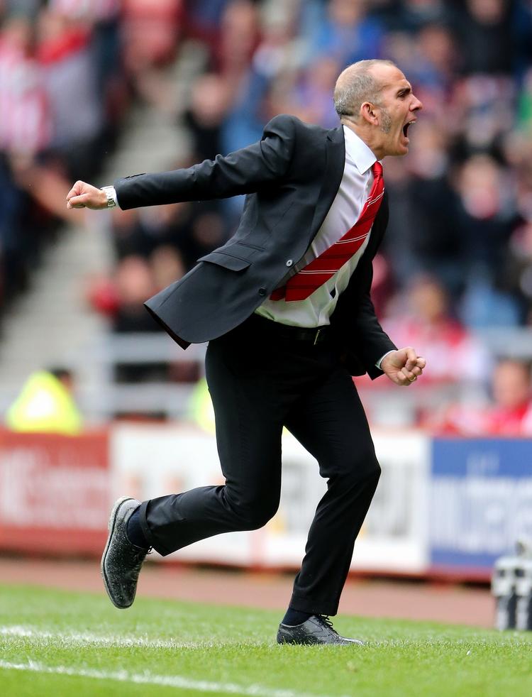 disciplin. Målfejringerne på sidelinjen blev hurtig mål for fotograferne, når Paolo Di Canio jublede over en Sunderland-scoring. 