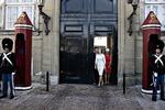 AUDIENS. Efter det nye ministerhold i dag havde været i audiens på Amalienborg, mente Statsministeren ikke, at tiden var til spørgsmål om regeringens popularitet. 