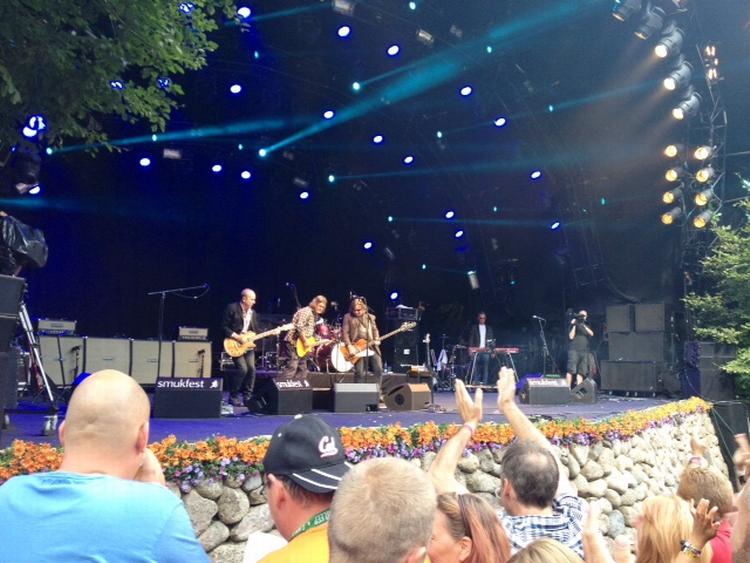 Legende. Johnny Madsen og hans orkester er selvskrevet til at optræde på Smukfest. Fredag eftermiddag begejstrede de atter publikum 