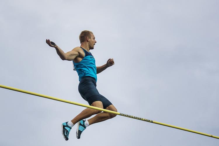 opad. Rasmus Wejnold Jørgensen regner med, at han mindst skal tangere sin personlige rekord på 5,65 meter, hvis han skal videre til finalen i stangspring ved VM i atletik, som begynder i dag i Moskva. 