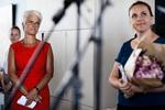 skiftedag. Annette Vilhelmsen fik i går overdraget nøglerne til socialministeriet fra Karen Hækkerup. 