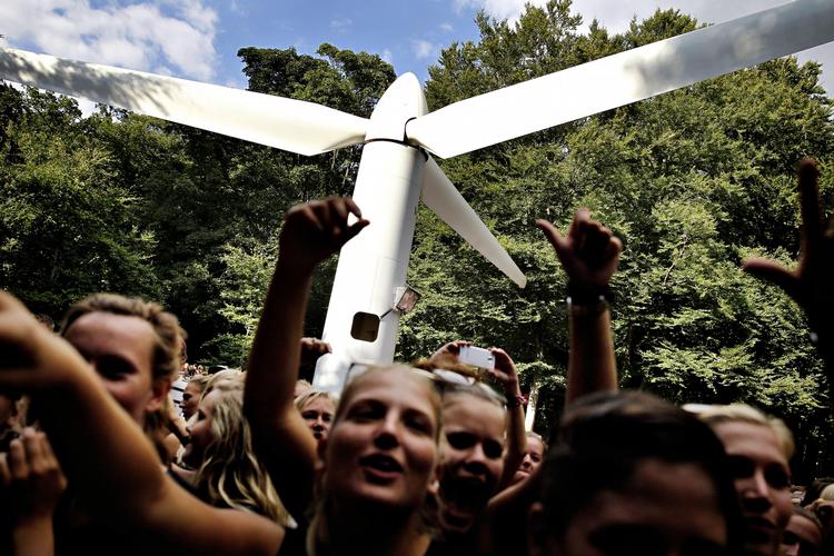 tilløbsstykke. 50.000 mennesker deltager i smukfesten i Skanderborg, der finder sted i byens dyrehave mellem store  bøgetræer. 