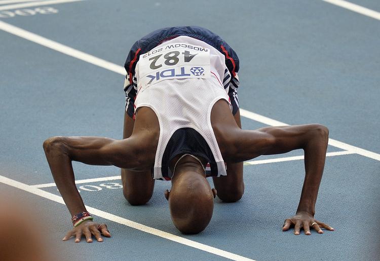 VINDER. 30-årige Mo Farah efter sejren i 10.000 meter-finalen lørdag aften i Moskva. 
