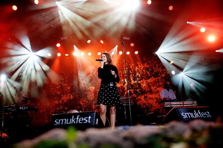 BATTLE. I alt 20 kunstnere var med, da P3 og Skanderborg fejrede hinanden og rockhistorien i en stramt afviklet lektion. Her Broken Twin.. 