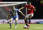 måljæger. Robin van Persie (th) fortsatte målstimen for Manchester United med sæsonens to første scoringer i Community Shield mod Wigan. 