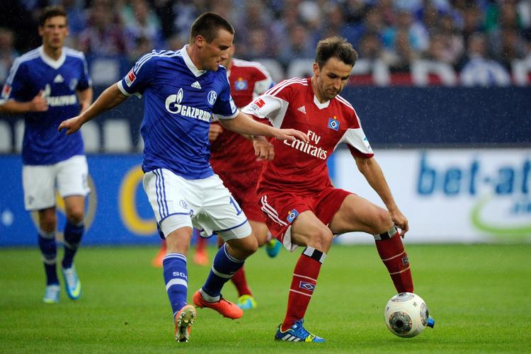 3-3. Bundesligaen er kommet i gang med et brag og en masse scoringer. Schalke og Hamburg fortsatte stimen i dag. 
