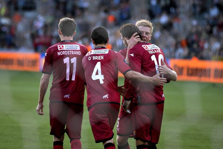 fremskridt. FCK-træner Ariël Jacobs mener trods den sene udligning i Farum, at hans hold viser fremskridt. 