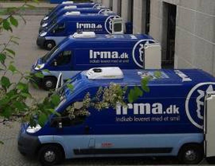 Køreklar. Varebilerne står klar til at bringe dagligvarer ud til de nethandlende. 
