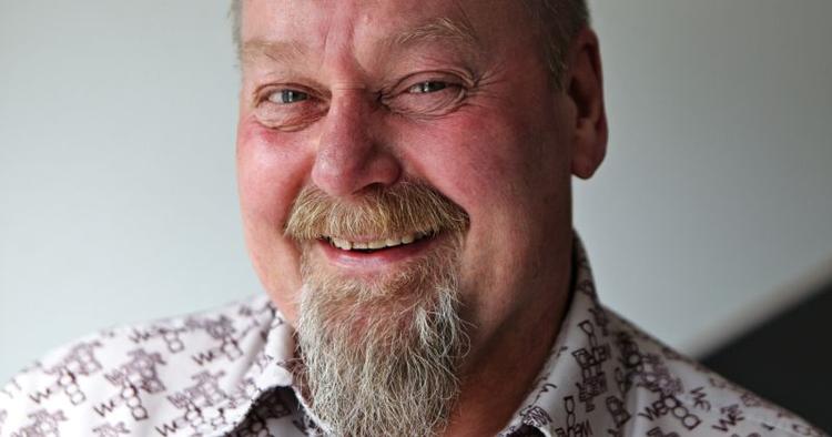 Alsidig. Søren Rislund er ikke bange for at påtage sig mangeartede opgaver. Senest har han været konferencier på Smukfest i Skanderborg. 