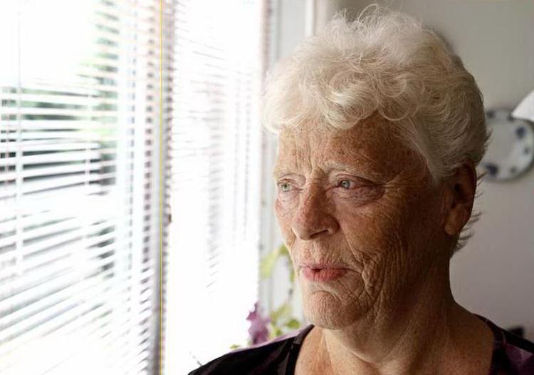 Udigital. 71-årige Karen Albæk er ikke gået online, og føler sig udelukket fra en rækkes services. 