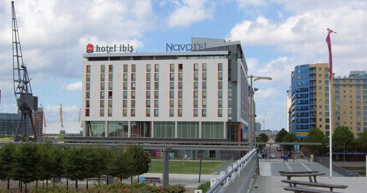 Ibis. Den franske Accor-hotelkæde gør det nu wifi gratis på deres hoteller. 