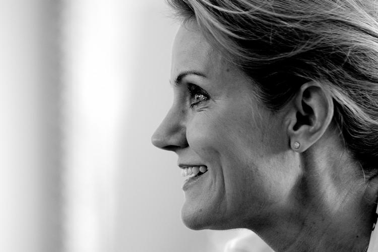 optimisme. Thorning ser ud til at have fundet en slaglinje, hvor hun kobler regeringens politik til de små opløftende historier om, at forbrugerne ser lysere på fremtiden. 