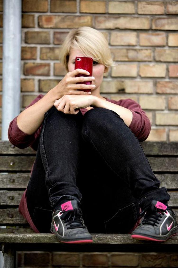 Fristet. 21-årige 'Signe Holm' blev straks opslugt, da hun opdagede de tusindvis af billeder på Instagram, som anorektiske piger lægger op for at inspirere hinanden. 