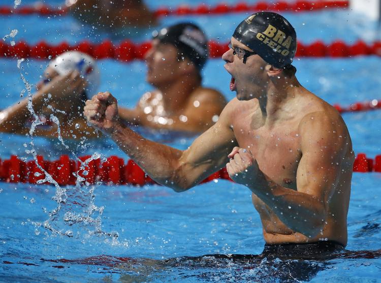 HJULPET. I 50 meter fri vandt brasilianeren Cesar Cielo guld på bane 6, på bane 7 fik Vladimir Morozov sølv og bane 8 gav bronze til George Richartd Bovell - den første VM-medalje i svømning nogen sinde til Trinidad &amp; Tobago. 