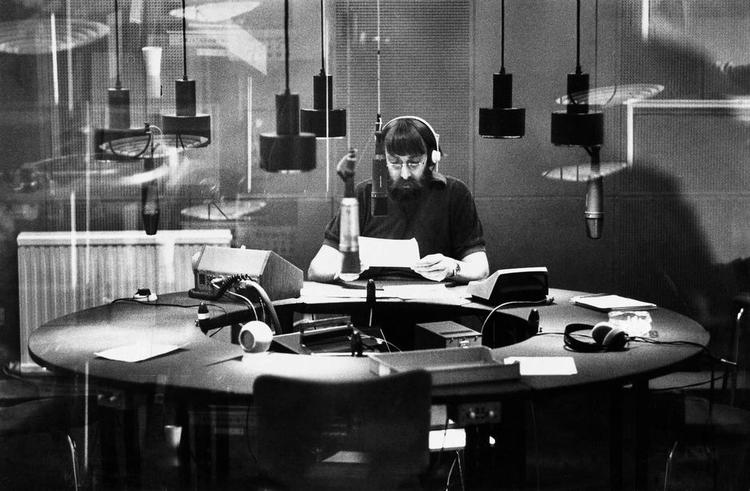 Mesteren. Ole Emil Riisager er en af de medarbejdere, der har værnet om Radioavisens sproglige niveau. I 1987 fik han DR's Sprogpris. 